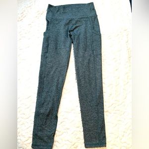 Aerie Capri pants Size Medium Yoga Exercise capris